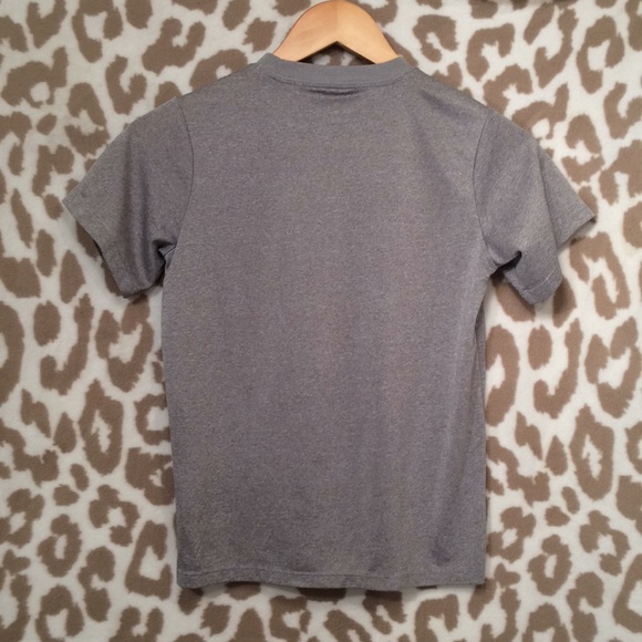 Nike DRI FIT boys size S Grey s/s shirt (548) - Picture 2 of 3